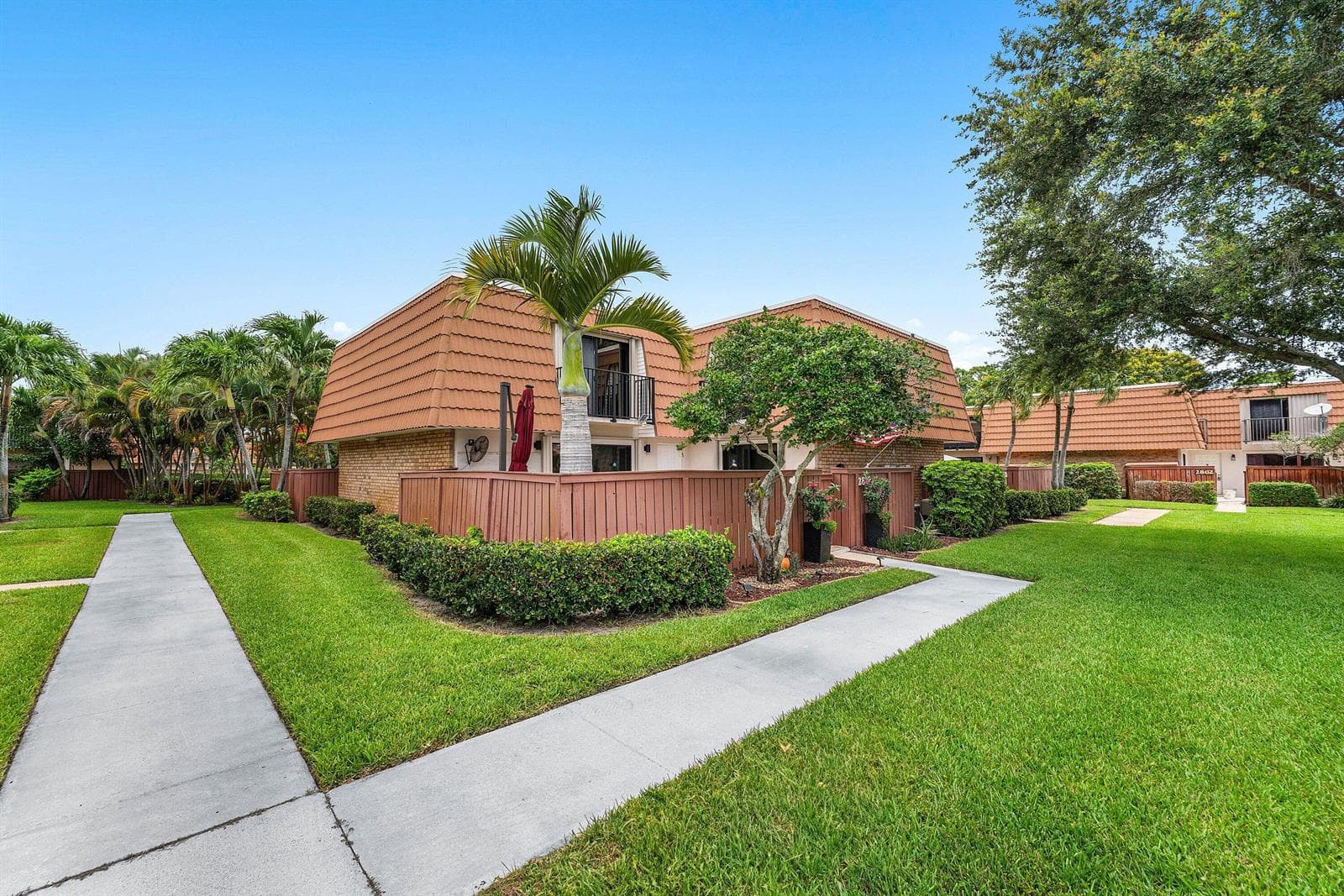 2818 Waterford Drive N, Deerfield Beach, FL 33442 photo 4