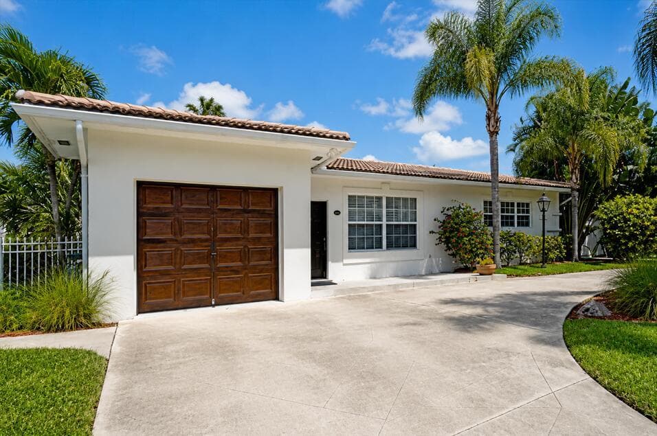 2031 Pleasant Drive, Juno Beach, FL 33408 photo 2
