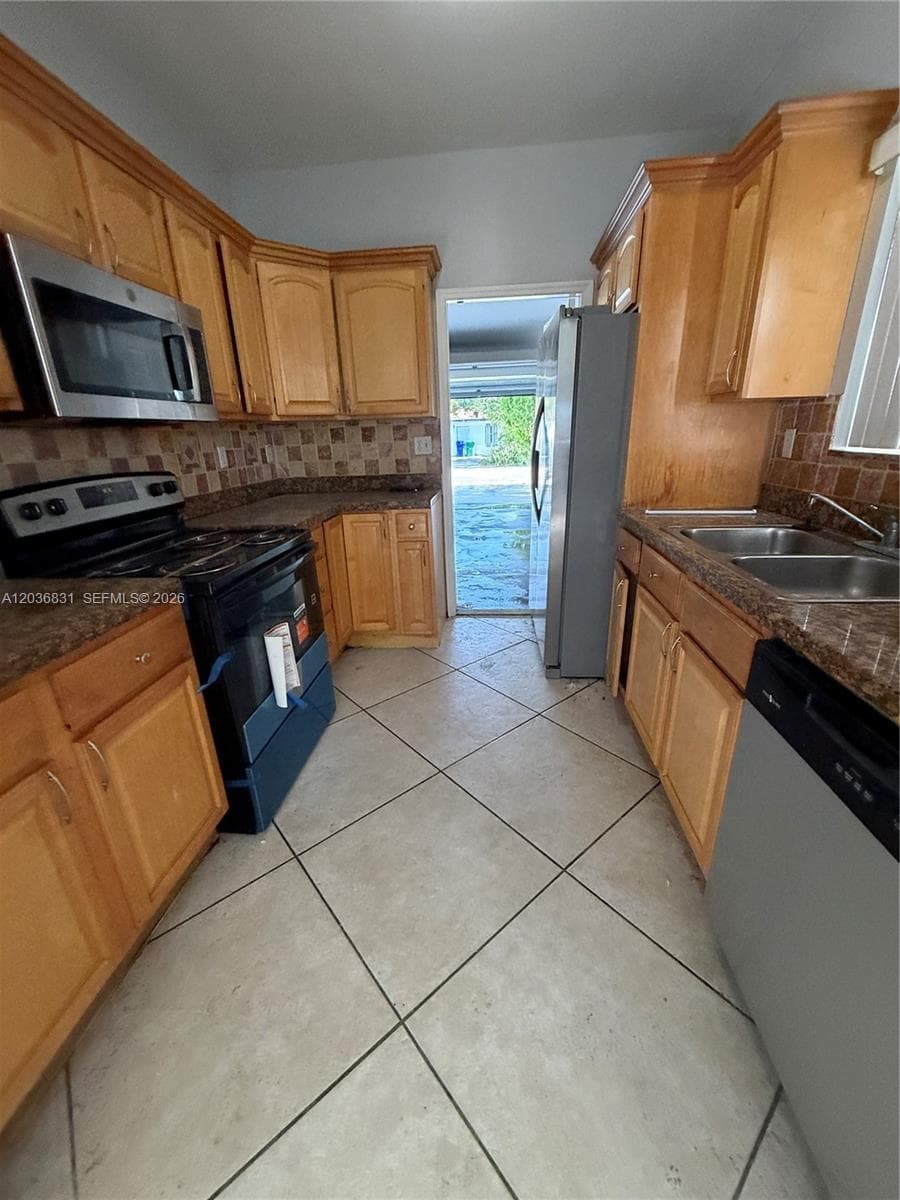 2988 NW 7TH CT, Fort Lauderdale, FL 33311 photo 2