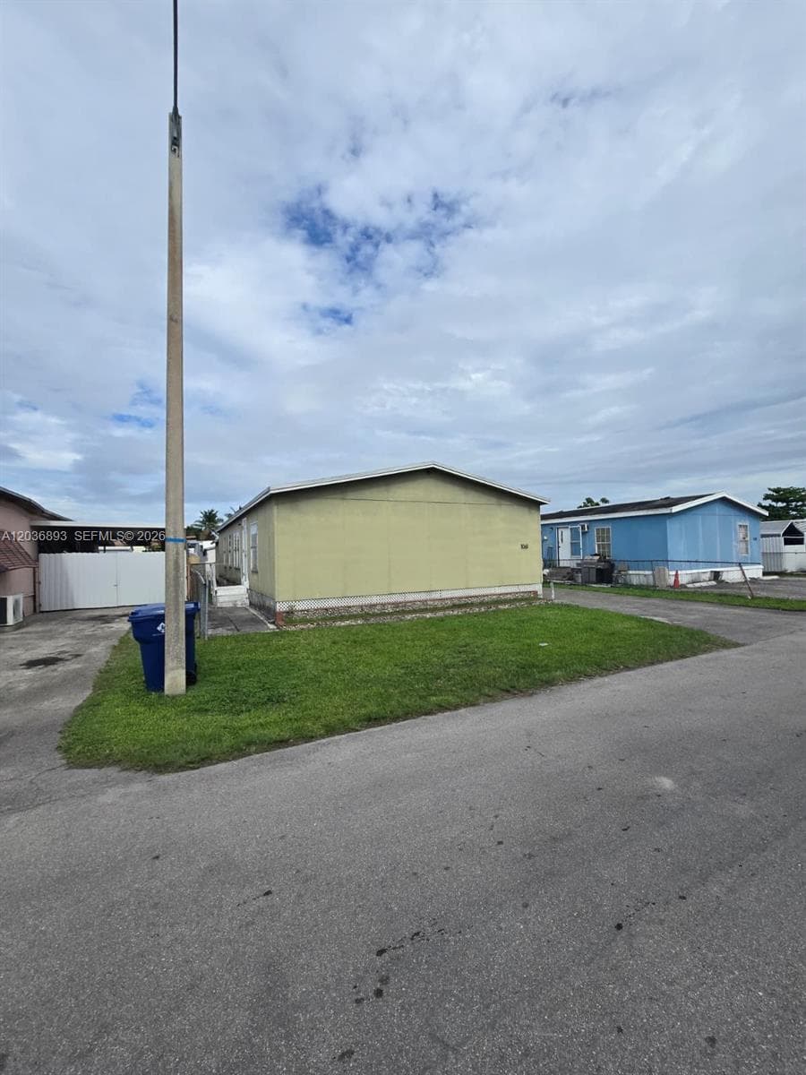1061 SW 131 PL, Miami, FL 33184 photo 2