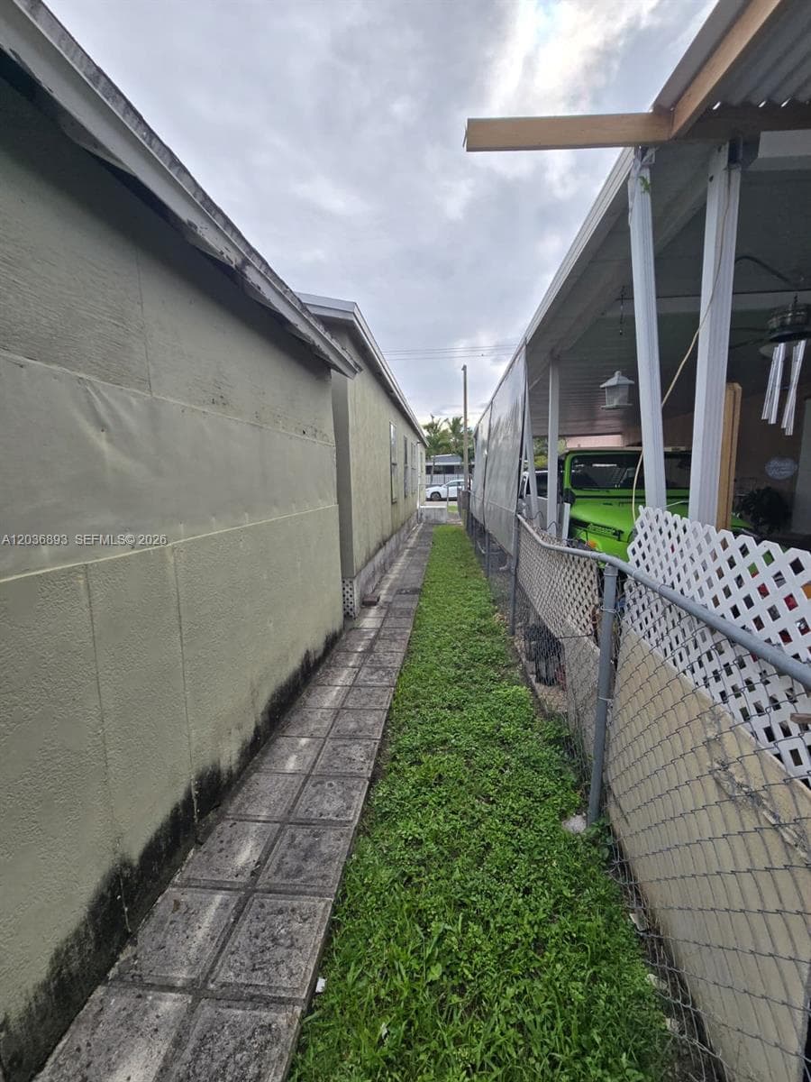 1061 SW 131 PL, Miami, FL 33184 photo 5