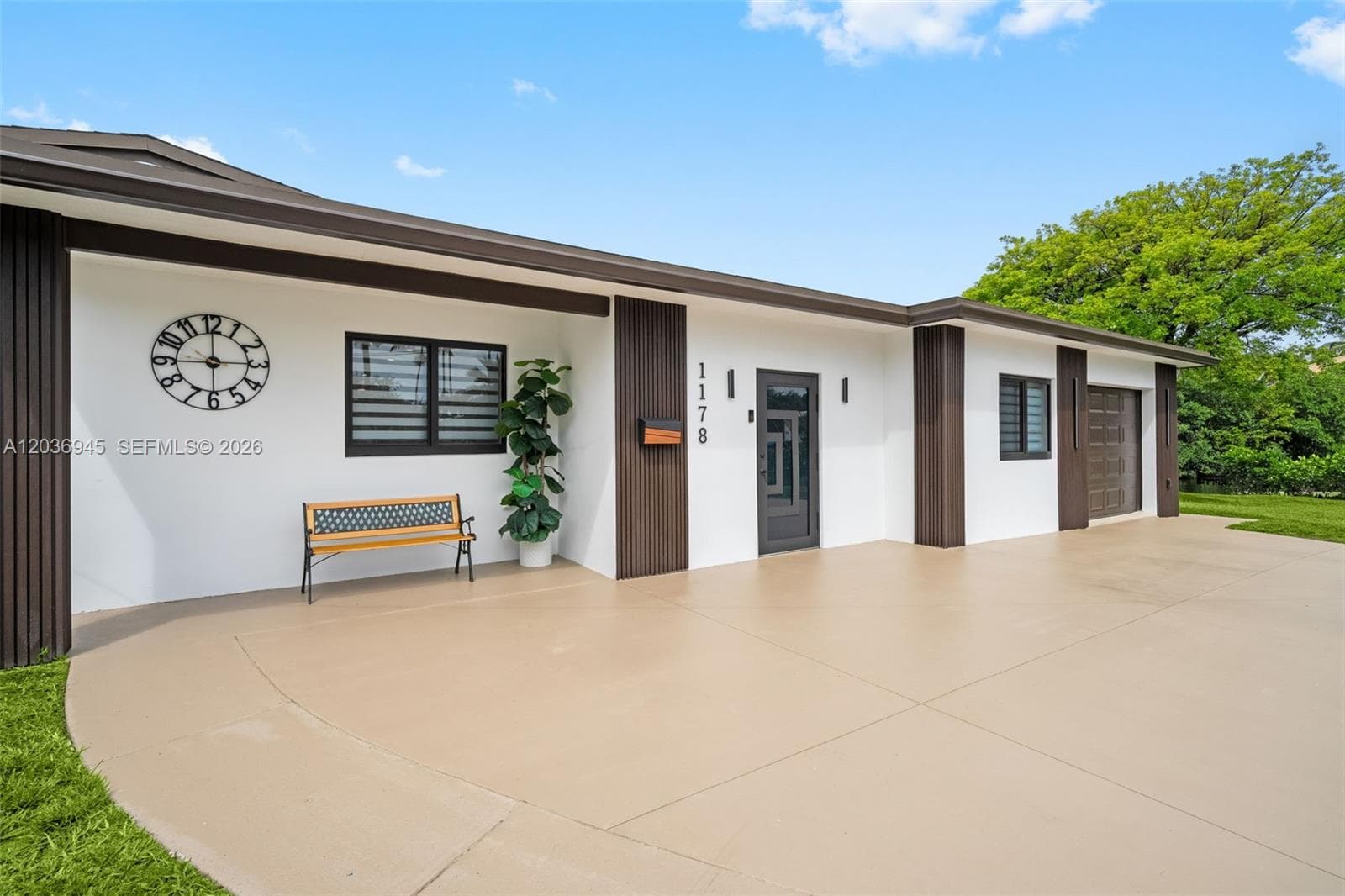 1178 Grant St, Hollywood, FL 33019 photo 2