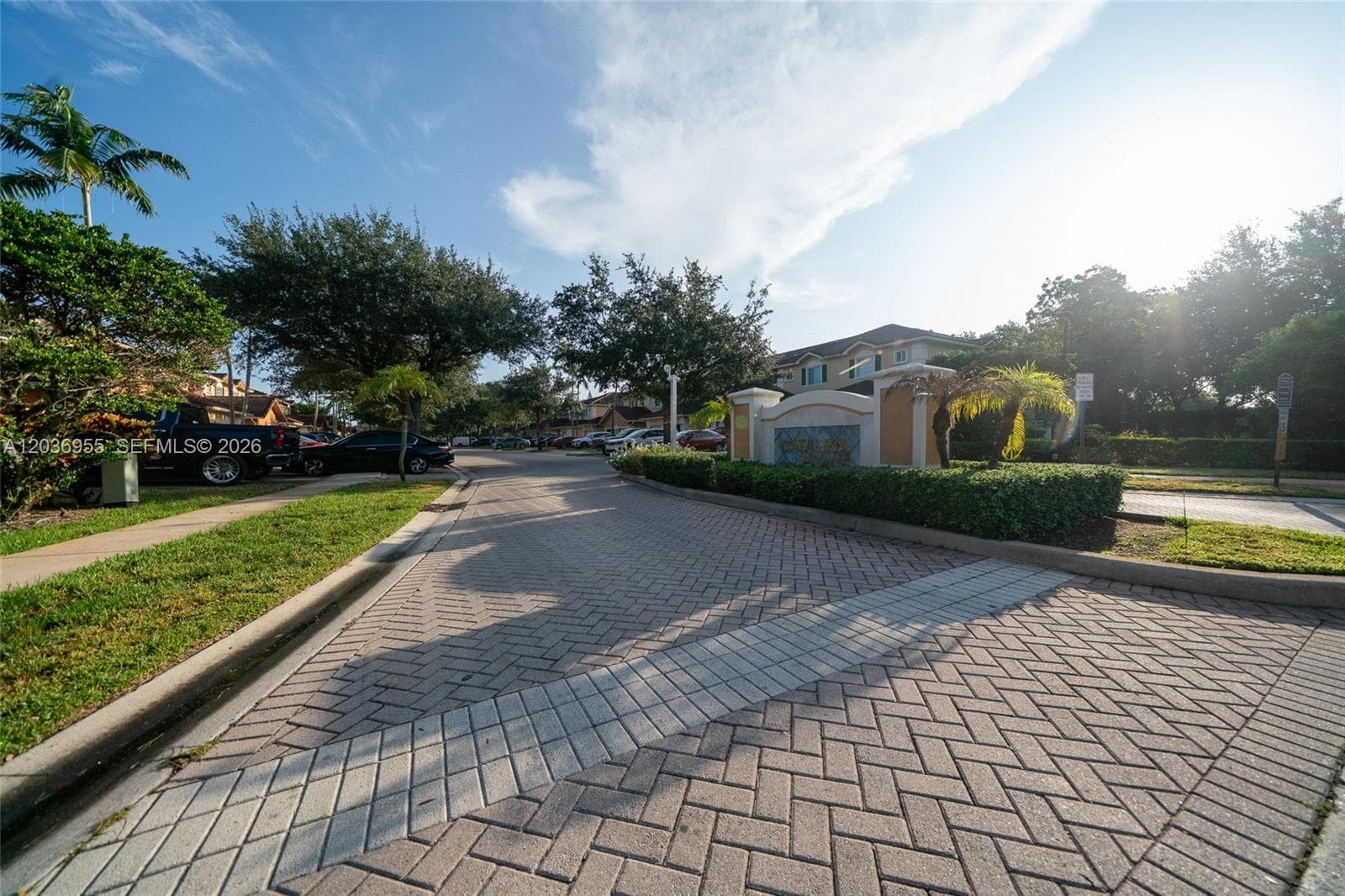 6453 Catalina Ln, Tamarac, FL 33321 photo 3