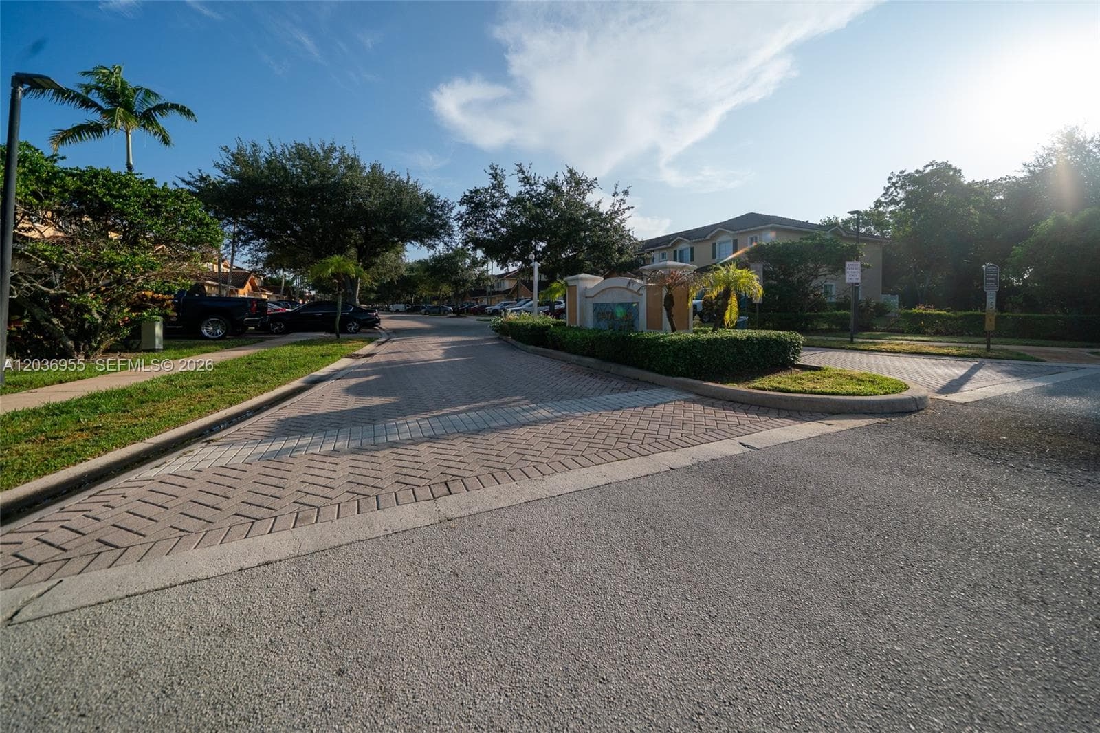 6453 Catalina Ln, Tamarac, FL 33321 photo 4