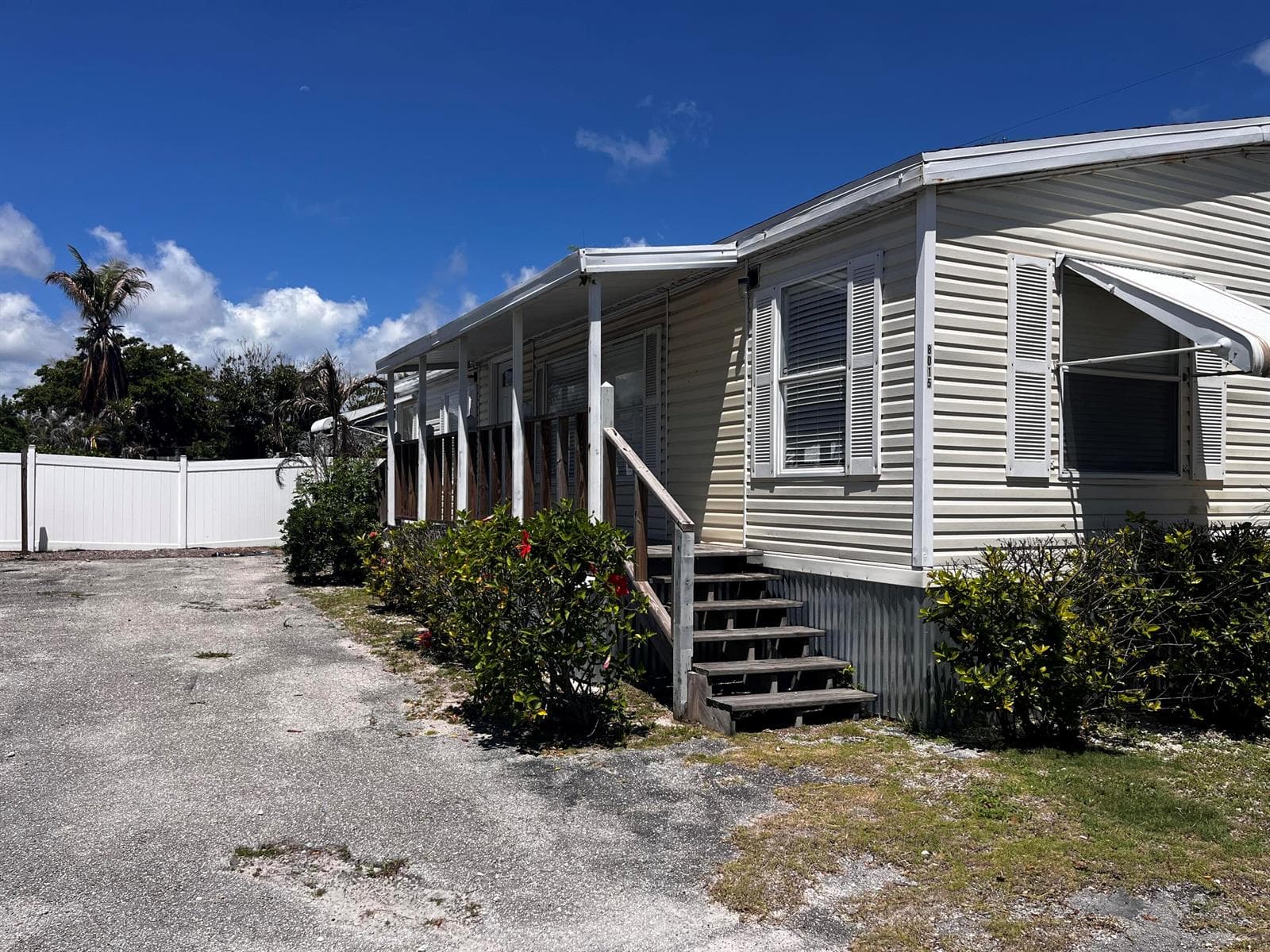 8015 SE Fairchild Way, Hobe Sound, FL 33455 photo 3