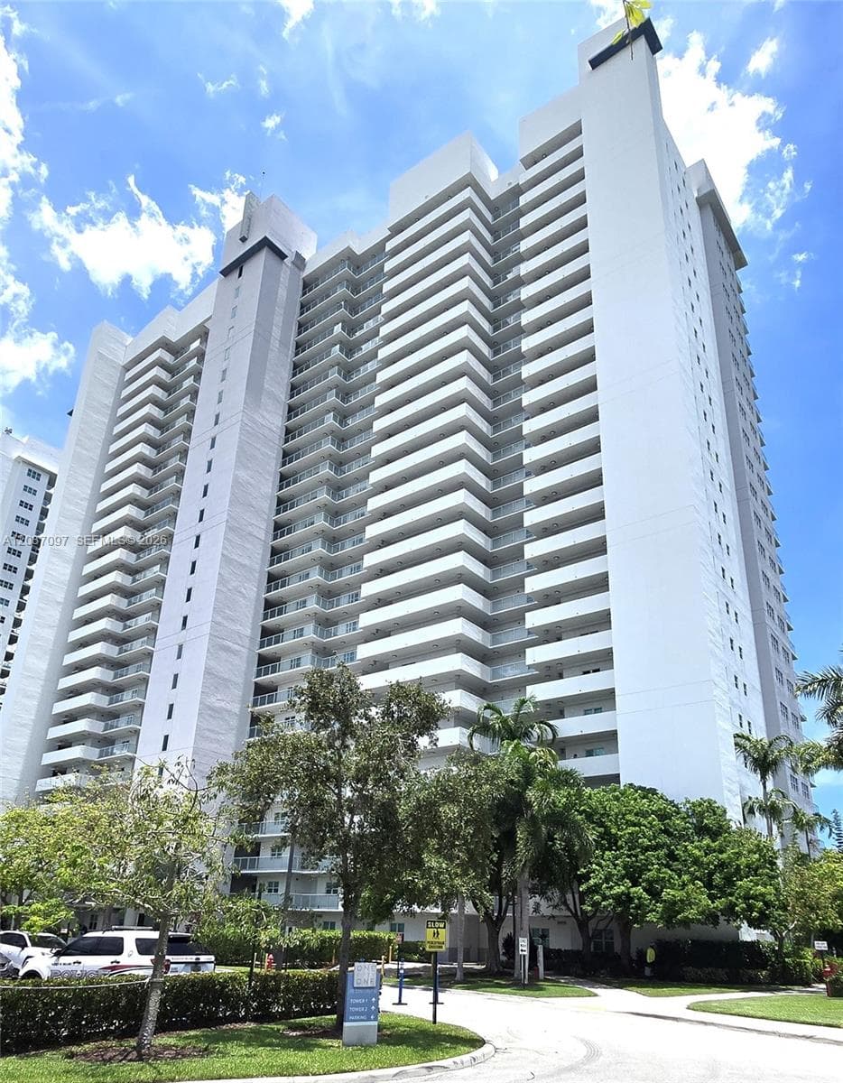 14951 Royal Oaks Ln # 1001, North Miami, FL 33181 photo 3