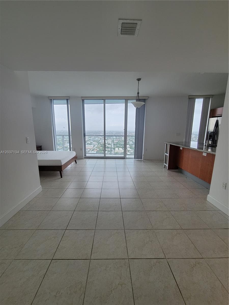185 SW 7th St # 3500, Miami, FL 33130 photo 2