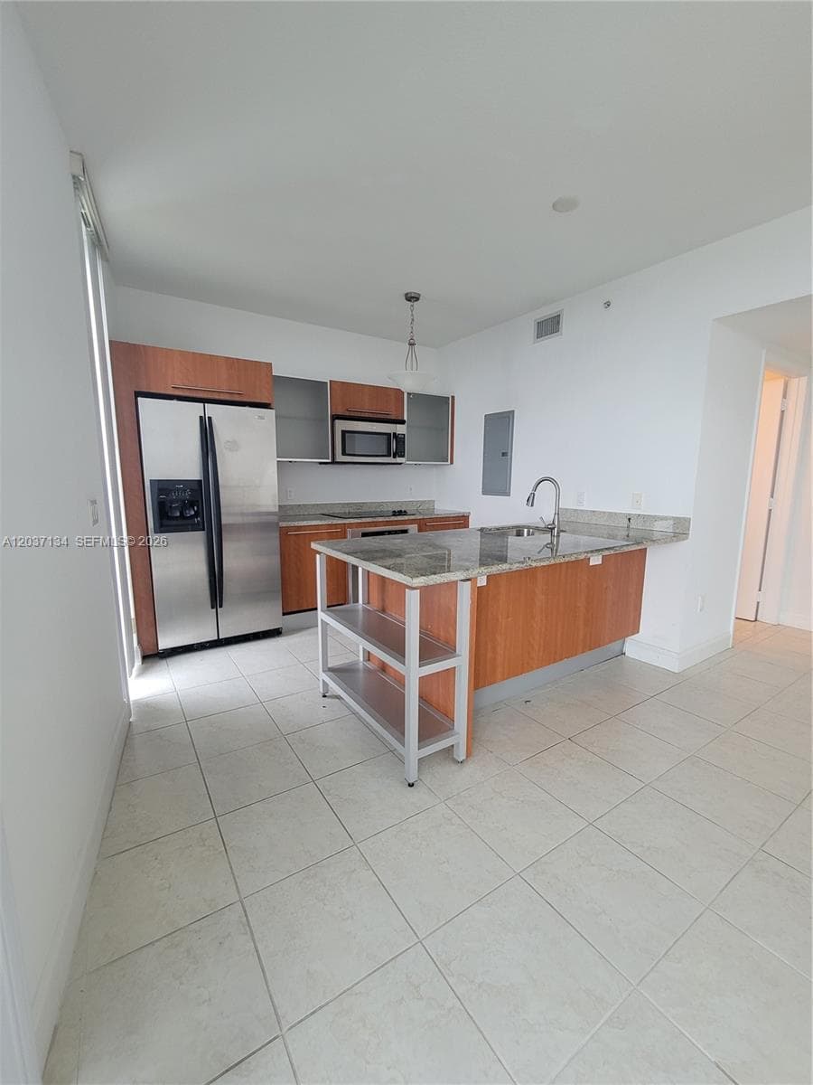 185 SW 7th St # 3500, Miami, FL 33130 photo 3