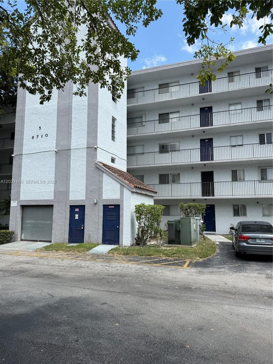 8710 N Sherman Cir # 506, Miramar, FL 33025 photo 2