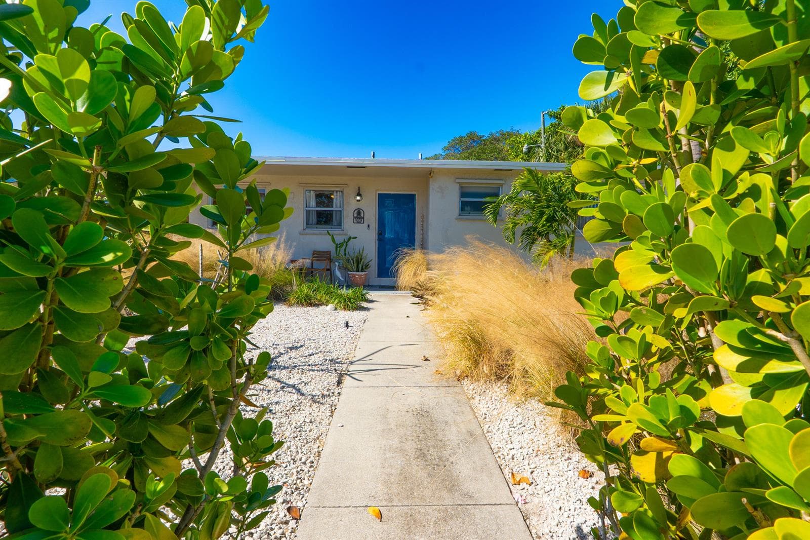2401 Avenue Q, West Palm Beach, FL 33404 photo 2