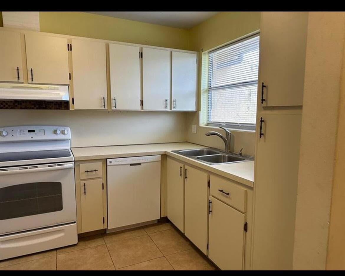 8682 Satalite Terrace, West Palm Beach, FL 33403 photo 3