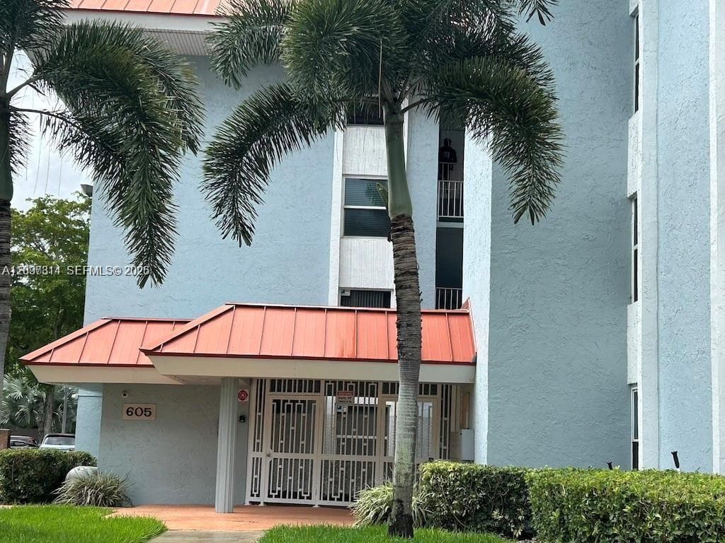605 S Pine Island Rd # 404A, Plantation, FL 33324 photo 2