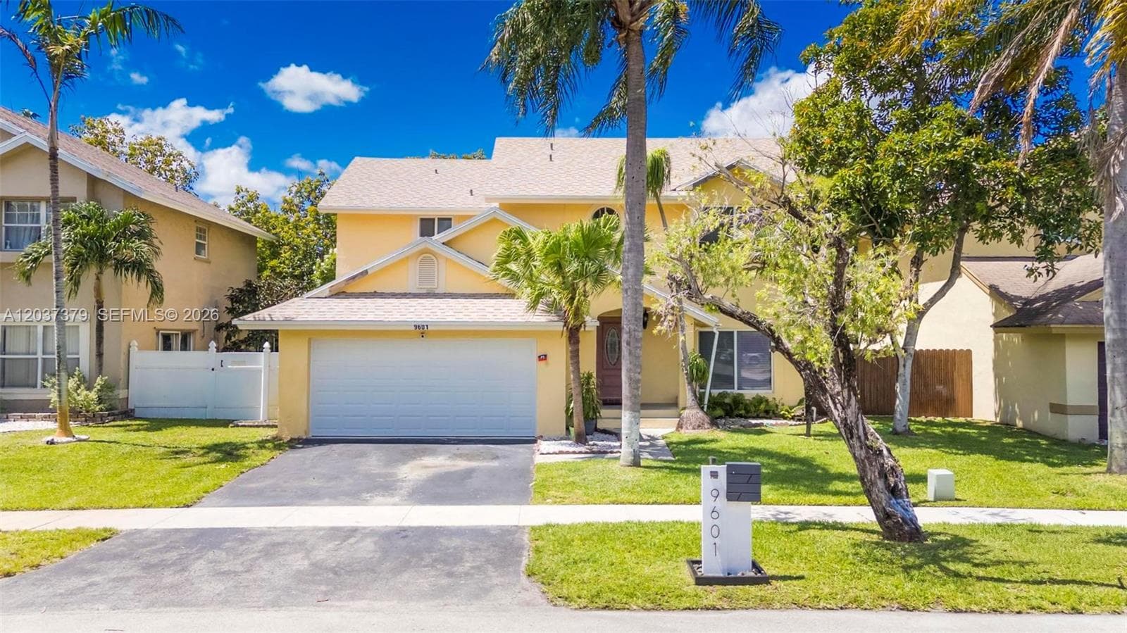 9601 SW 9th Ct, Pembroke Pines, FL 33025 photo 2