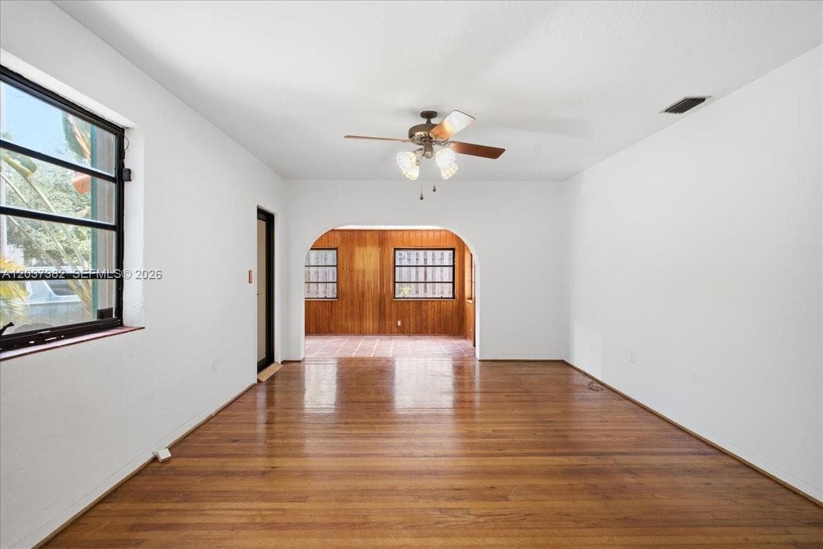 2550 Trapp Ave, Miami, FL 33133 photo 3