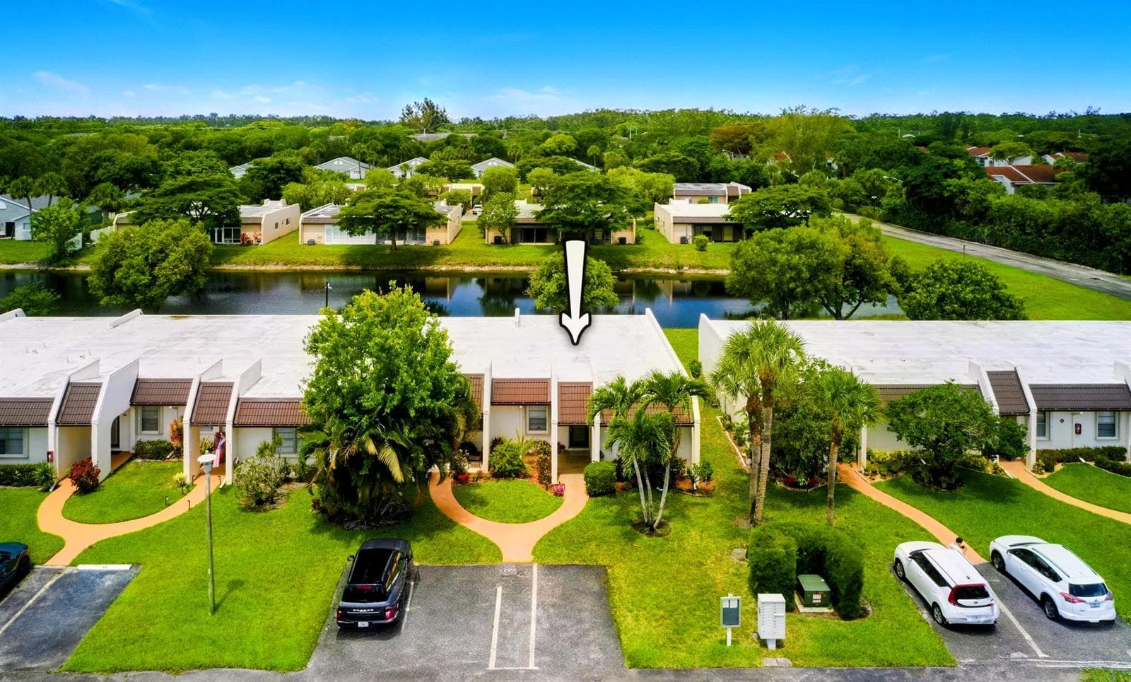 175 Lake Susan Lane, West Palm Beach, FL 33411 photo 2