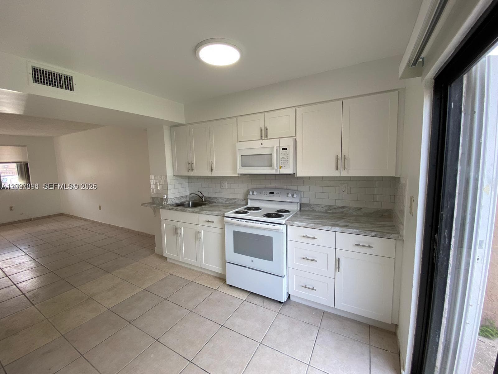 1813 SW 107th Ave # 2402, Miami, FL 33165 photo 3