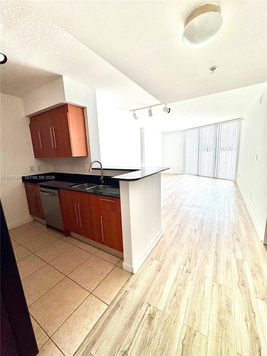 325 S Biscayne Blvd # 1116, Miami, FL 33131 photo 2