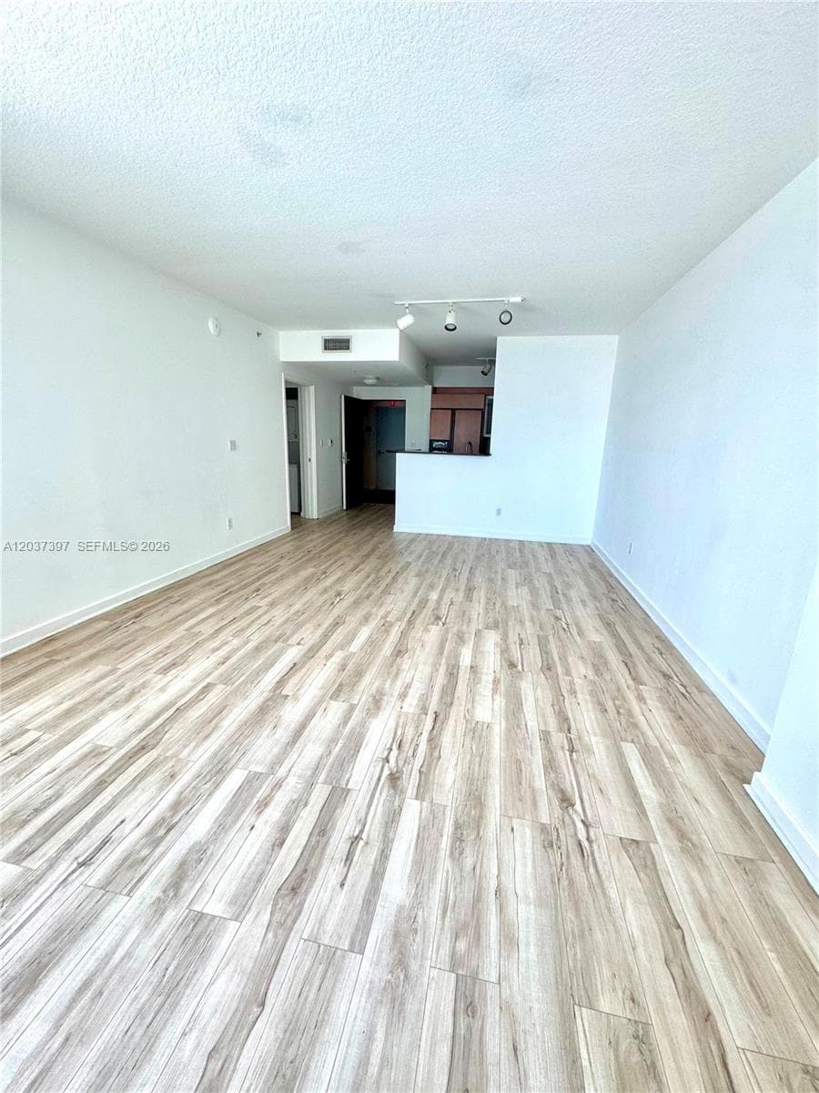 325 S Biscayne Blvd # 1116, Miami, FL 33131 photo 4