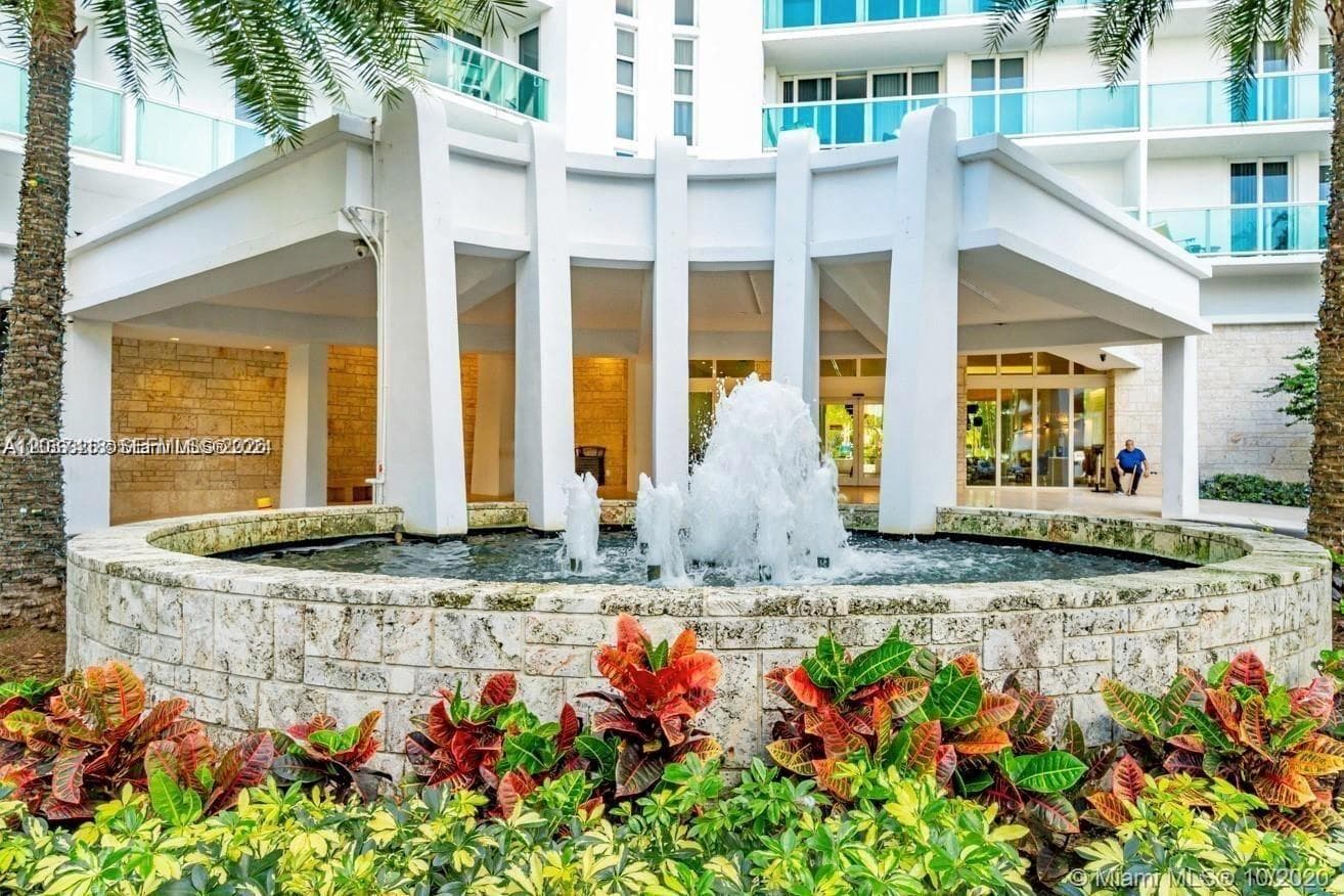 100 Bayview Dr # 726, Sunny Isles Beach, FL 33160 photo 2