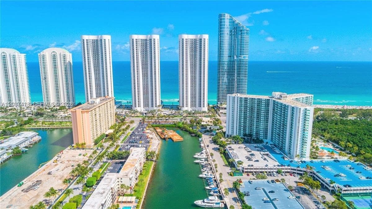 100 Bayview Dr # 726, Sunny Isles Beach, FL 33160 photo 3