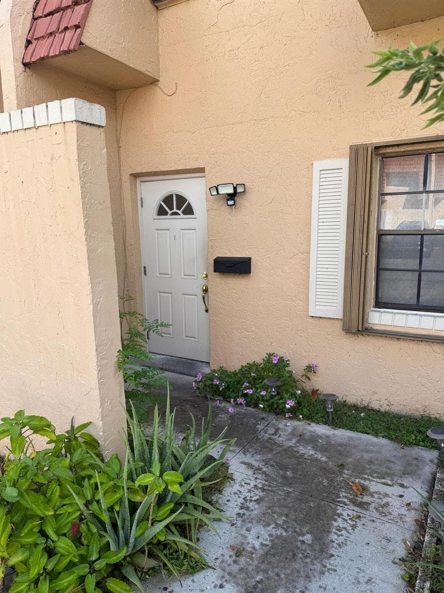 76 Ann Lee Lane, Tamarac, FL 33319 photo 2