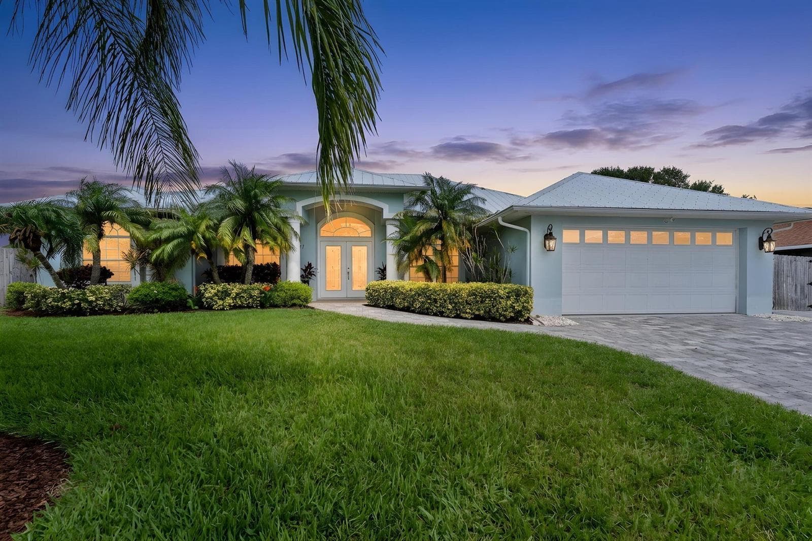117 Queen Elizabeth Court, Hutchinson Island, FL 34949 photo 2