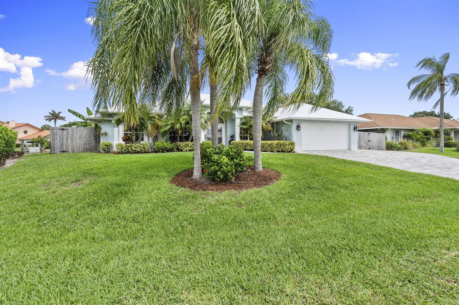 117 Queen Elizabeth Court, Hutchinson Island, FL 34949 photo 5