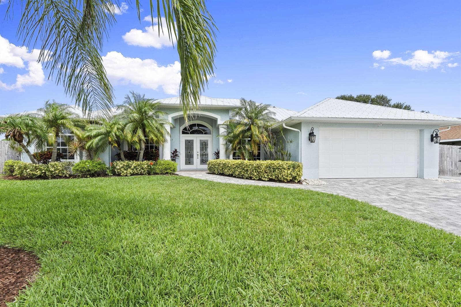 117 Queen Elizabeth Court, Hutchinson Island, FL 34949 photo 4
