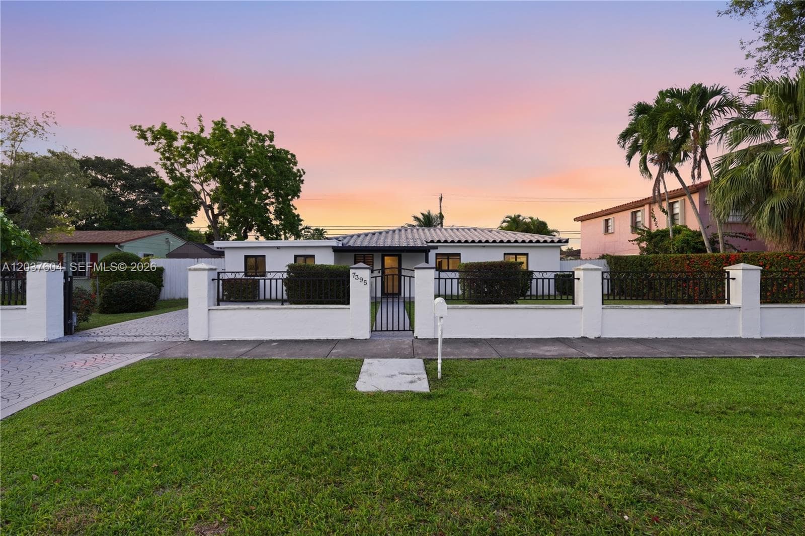 7395 SW 39th St, Miami, FL 33155 photo 2