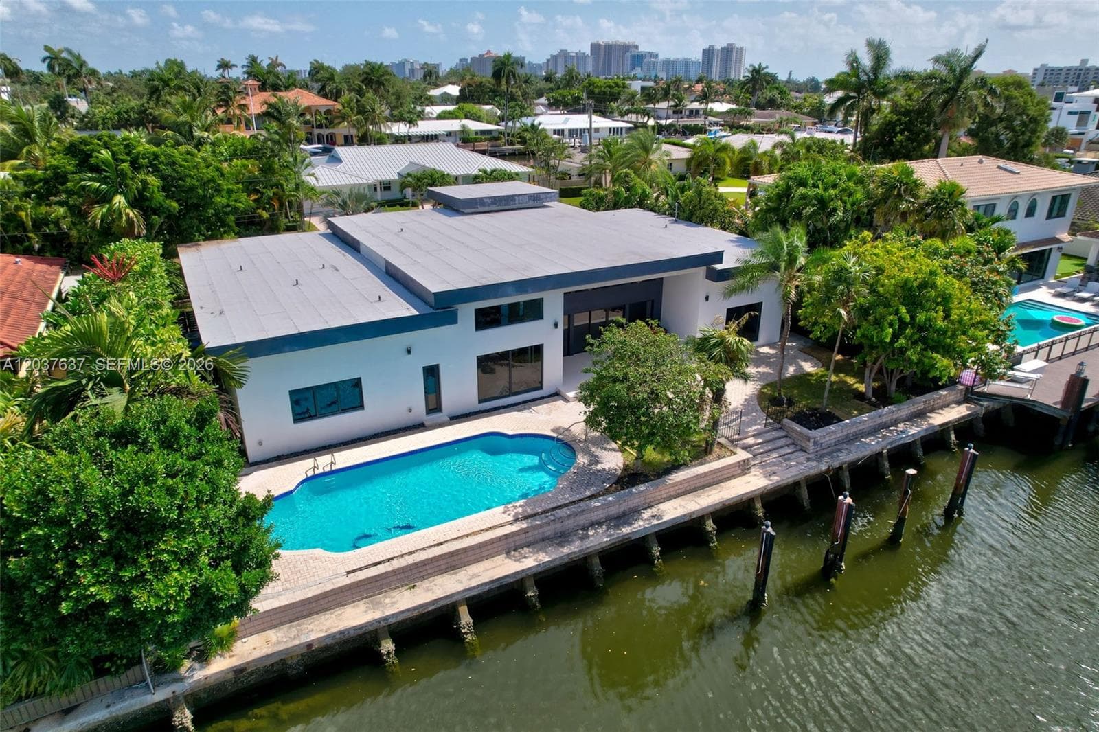 2832 NE 24th Ct, Fort Lauderdale, FL 33305 photo 2