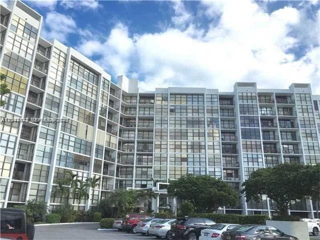 800 Parkview Dr # 1018, Hallandale Beach, FL 33009 photo 2