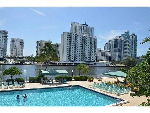800 Parkview Dr # 1018, Hallandale Beach, FL 33009 photo 3