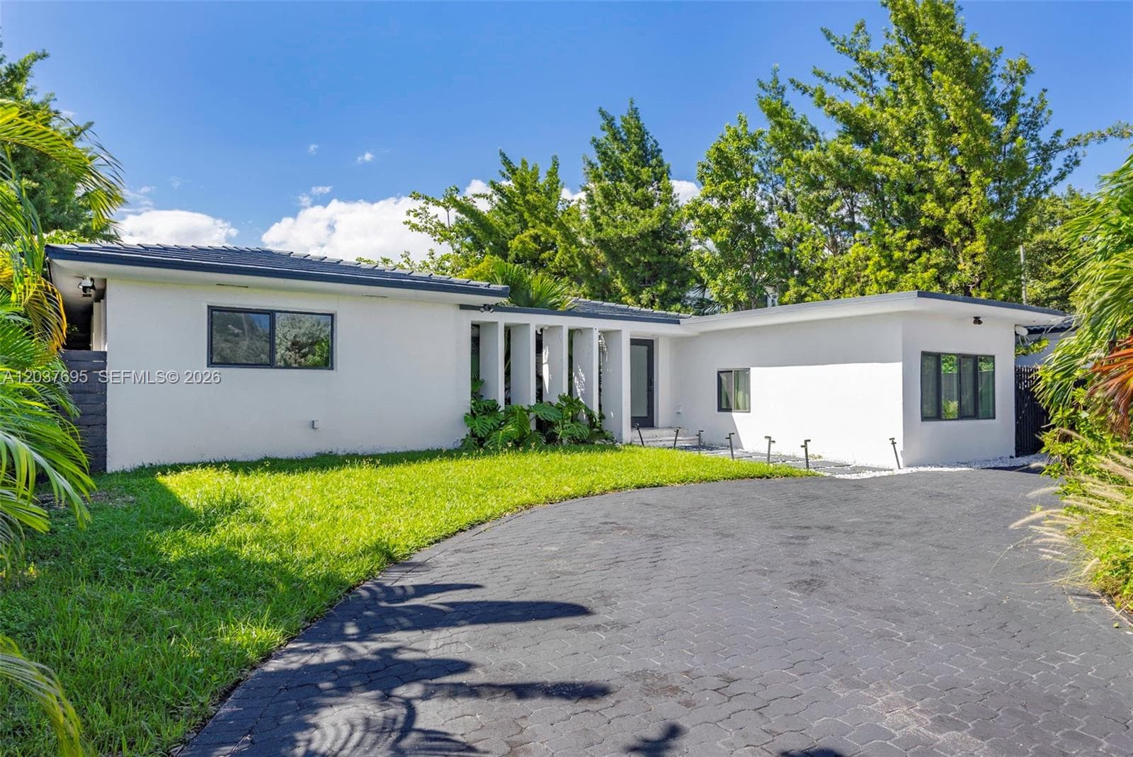 8220 Hawthorne Ave, Miami Beach, FL 33141 photo 2