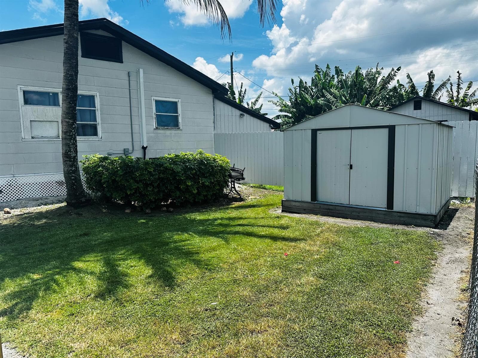 566 SE 7th Drive, Belle Glade, FL 33430 photo 2
