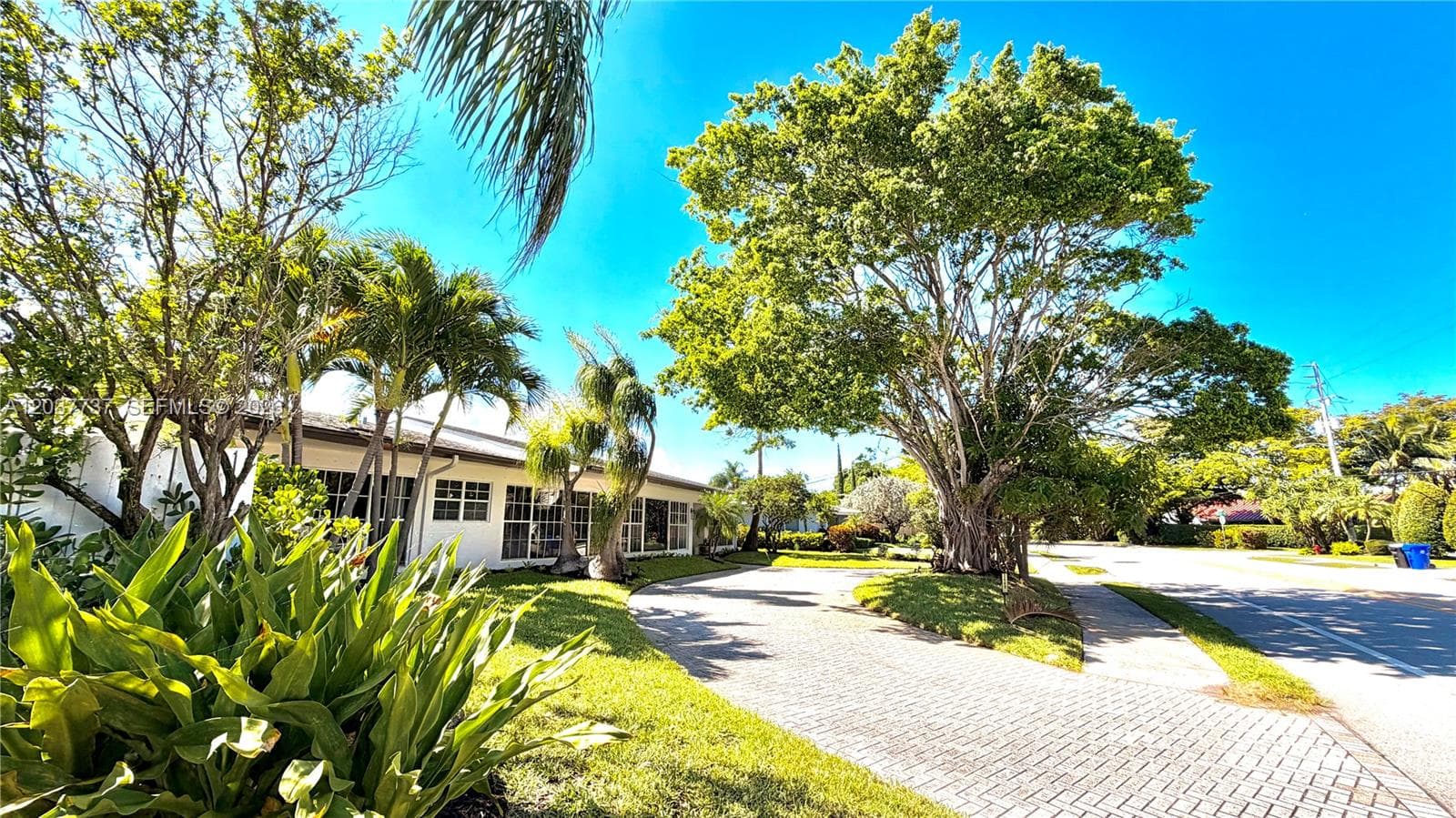 2409 Bayview Dr, Fort Lauderdale, FL 33305 photo 2
