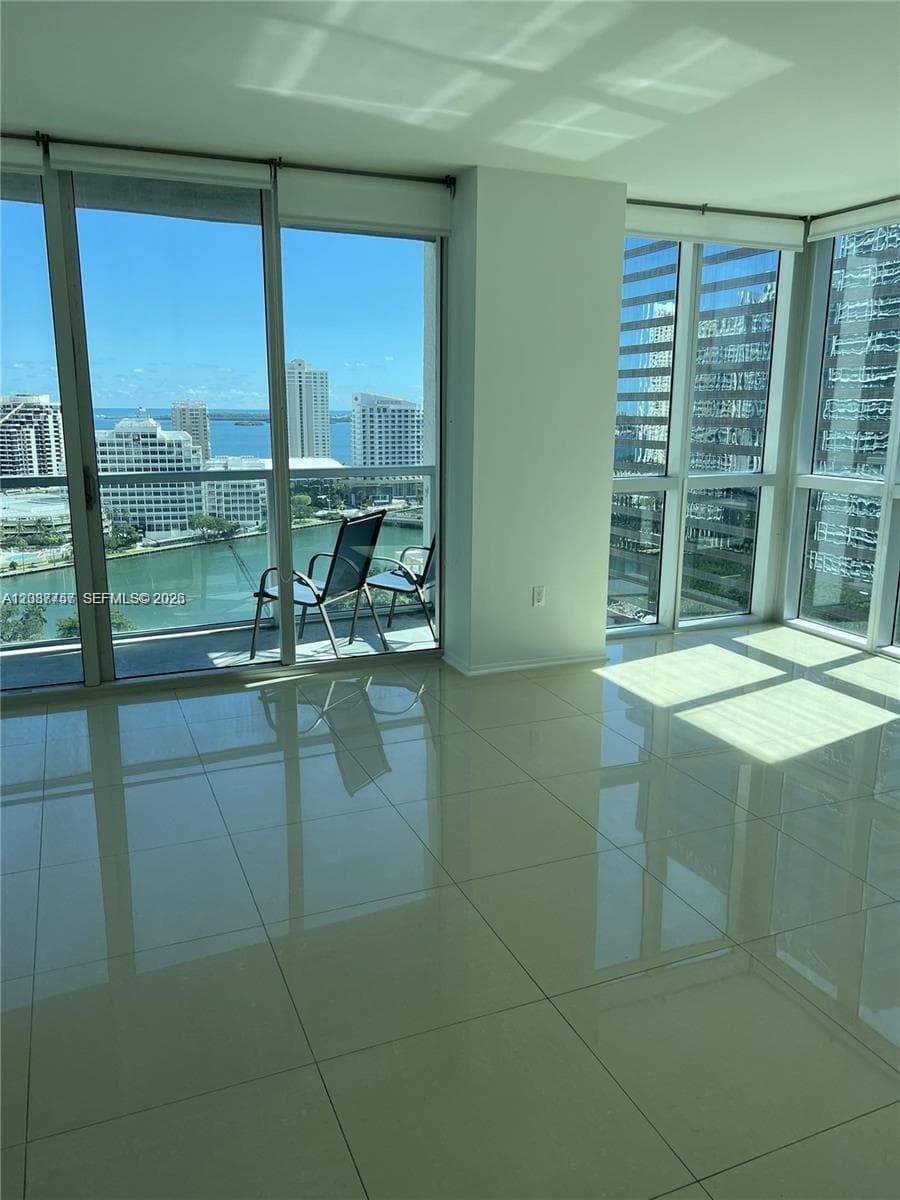 500 Brickell Ave # 2102, Miami, FL 33131 photo 3