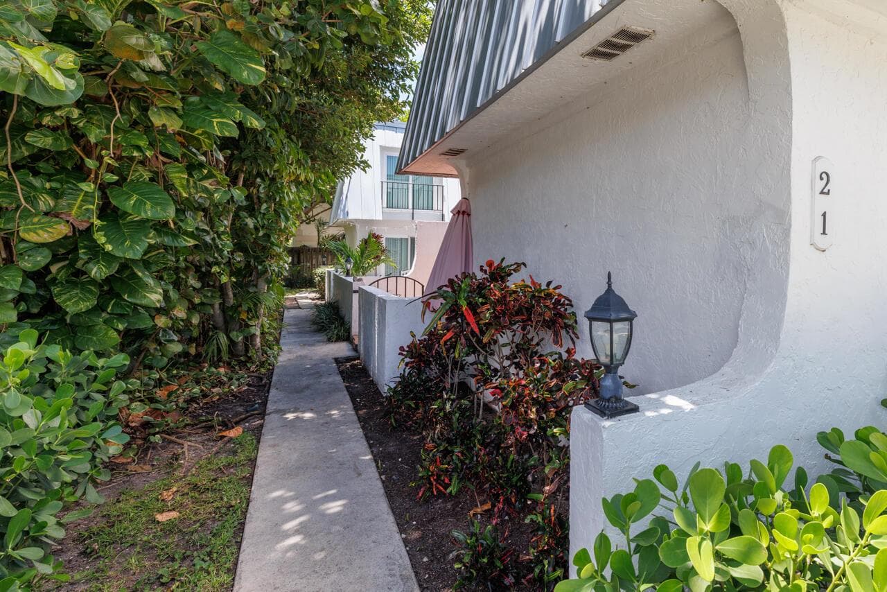106 Linda Lane # 1, Palm Beach Shores, FL 33404 photo 4