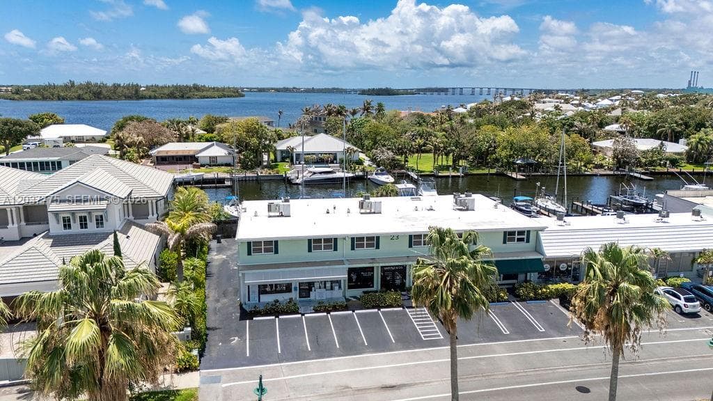23 Royal Palm Pt # B, Vero Beach, FL 32960 photo 2