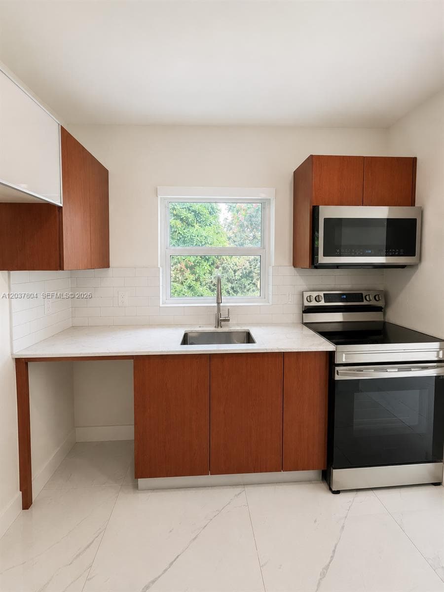 4240 SW 14th St, Miami, FL 33134 photo 5