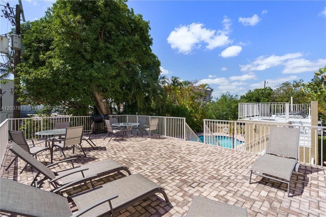 1050 SE 15th St # 202, Fort Lauderdale, FL 33316 photo 2