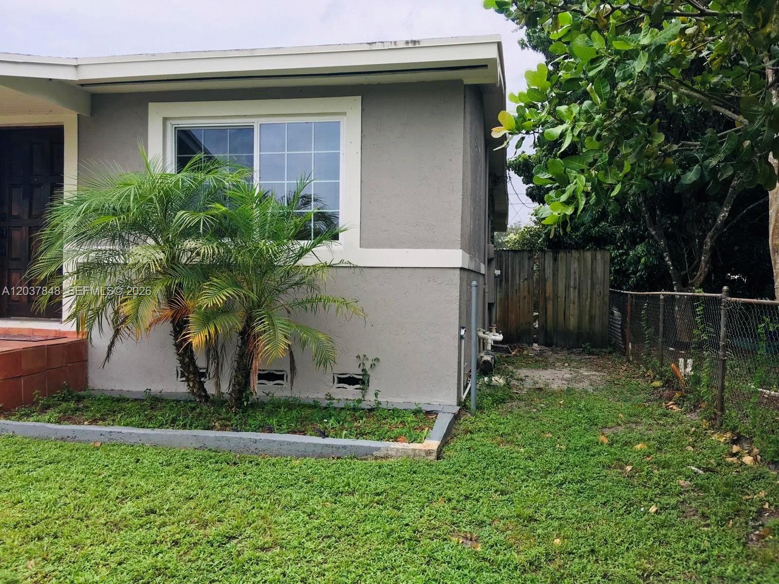 6424 Meade St, Hollywood, FL 33024 photo 2