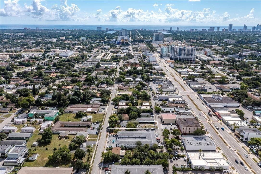 2434 Polk St, Hollywood, FL 33020 photo 2