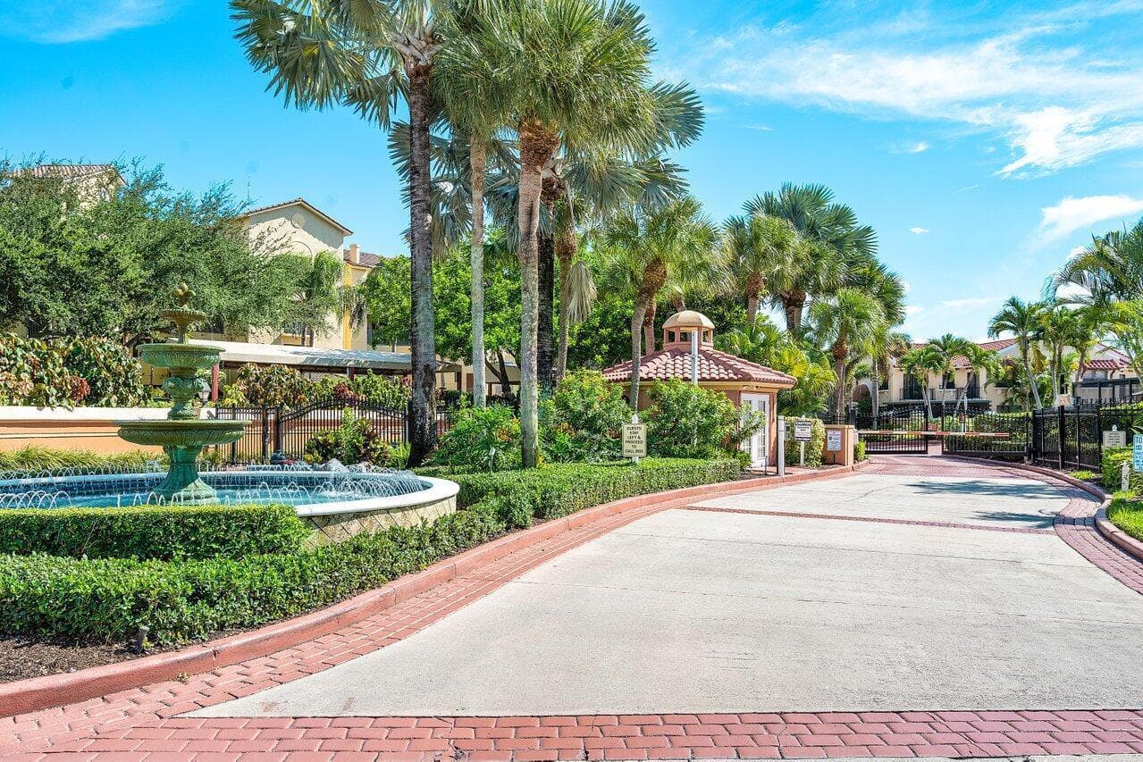 300 Uno Lago Drive # 304, Juno Beach, FL 33408 photo 2