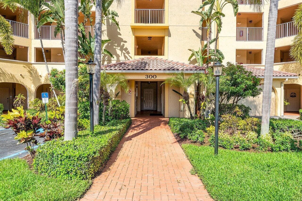 300 Uno Lago Drive # 304, Juno Beach, FL 33408 photo 3