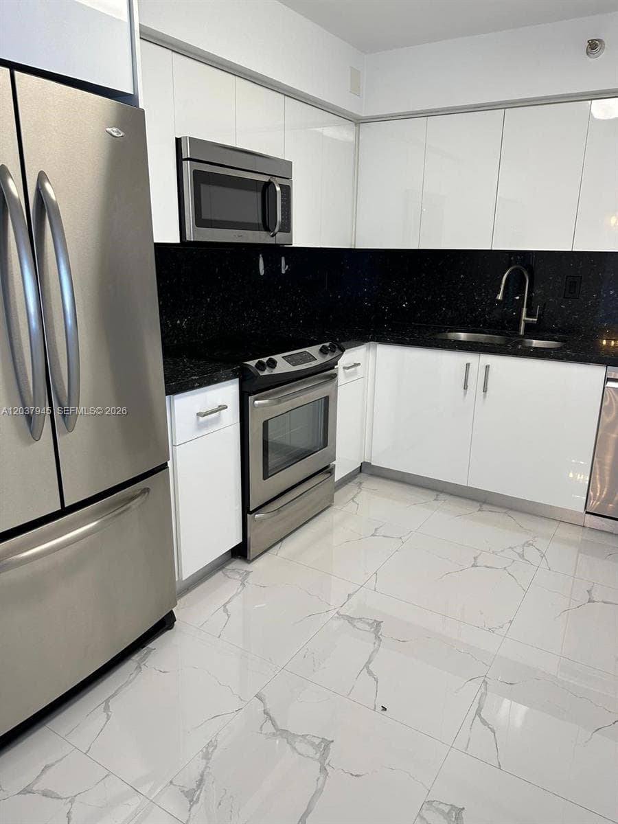 3530 Mystic Pointe Dr # 3208, Aventura, FL 33180 photo 3