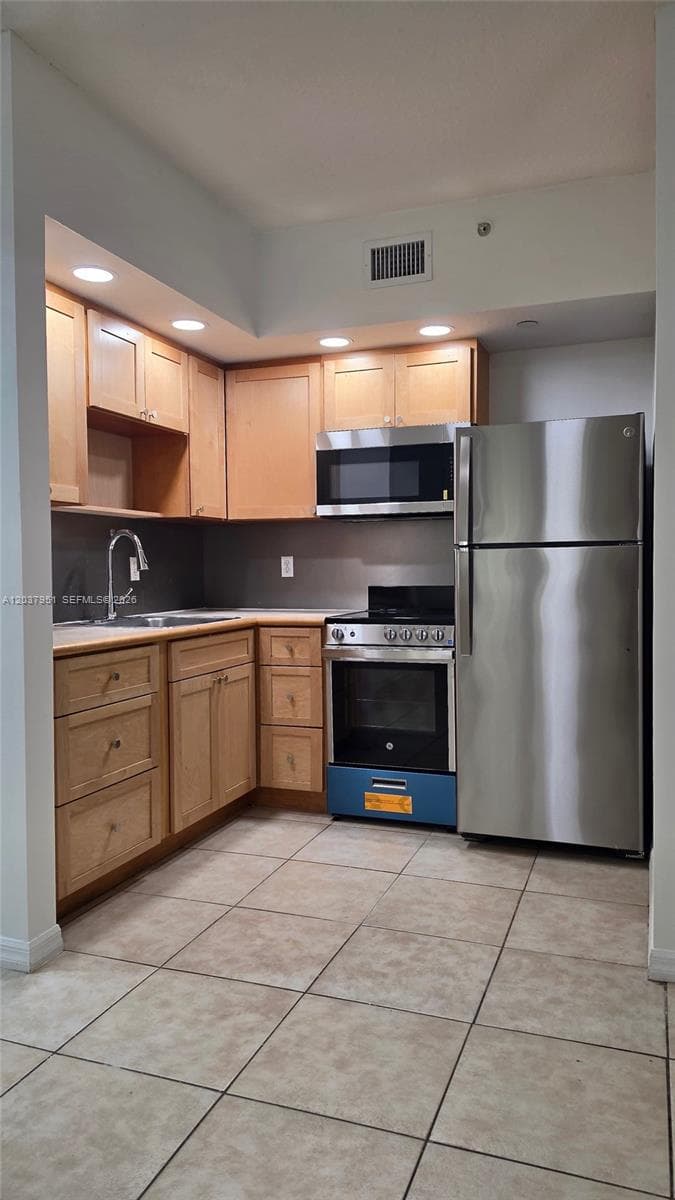 2630 SW 28th St # 14, Miami, FL 33133 photo 2