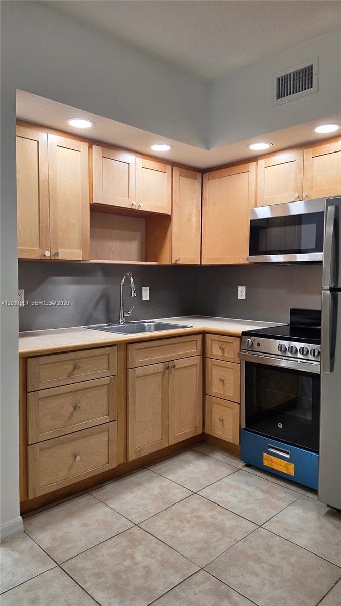 2630 SW 28th St # 14, Miami, FL 33133 photo 3