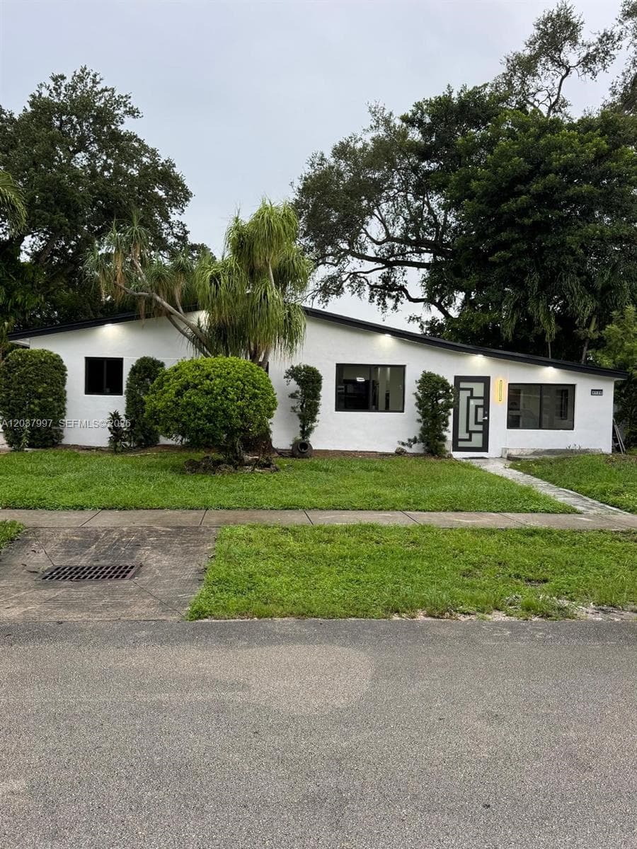 4120 SW 31st Dr, West Park, FL 33023 photo 2