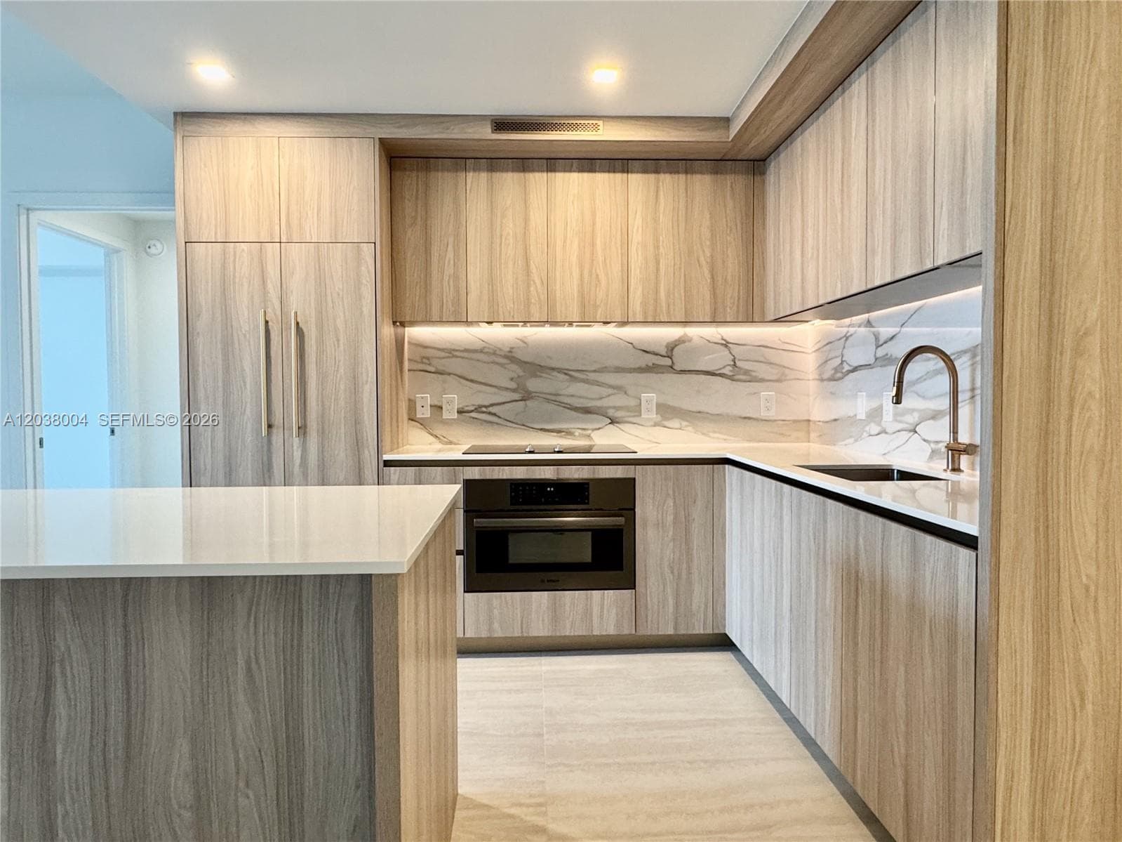 77 SE 5th St # 4002, Miami, FL 33131 photo 5