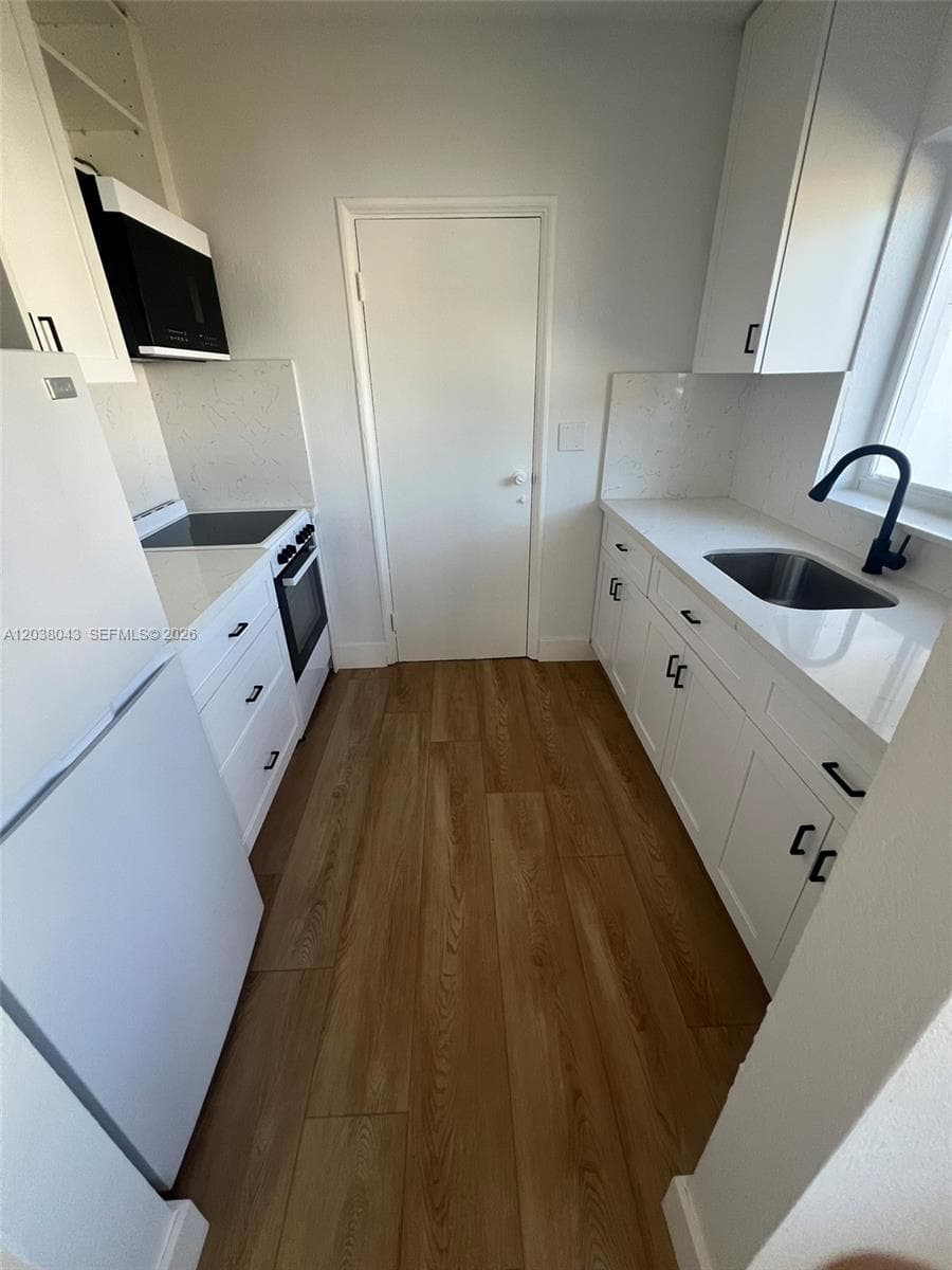 1706 Arthur St, Hollywood, FL 33020 photo 3